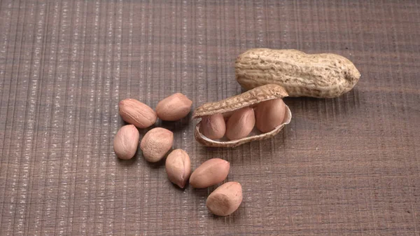 Montón Cacahuetes Orgánicos Conchas Sobre Fondo Madera Ideal Para Una —  Fotos de Stock