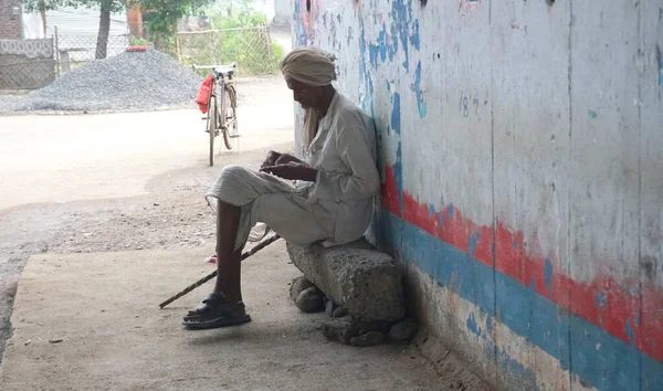 Indien Oktober 2020 Älterer Indischer Mann Sitzt Tagsüber Auf Der — Stockfoto