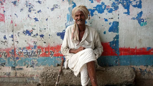 Indien Oktober 2020 Älterer Indischer Mann Sitzt Tagsüber Auf Der — Stockfoto