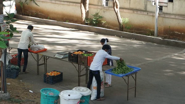 India 08Th May 2020 Crowd Standing Street Vegetables Market Daytime — Stock Photo, Image