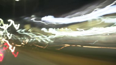 Gece vakti bulanık sokak ışıkları, soyut arkaplan 