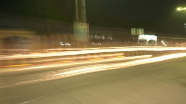 Gece vakti bulanık sokak ışıkları, soyut arkaplan 