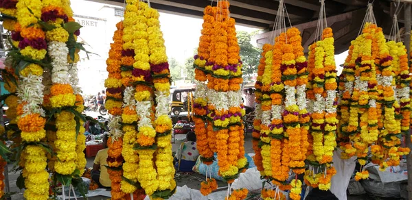 India Ekim 2021 Hintli Çiçek Satıcıları Ürünlerini Gündüz Vakti Sokak — Stok fotoğraf