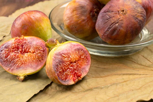 Figues Sucrées Mûres Sur Fond Bois Figues Méditerranéennes Saines Dans — Photo