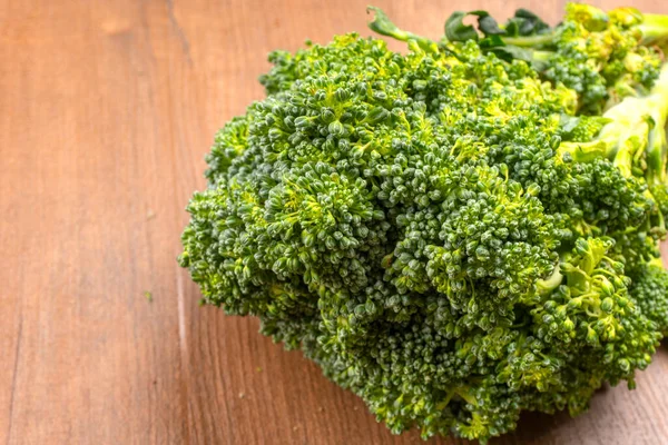 Närbild Broccoli Rustik Stil Gamla Trä Bakgrund — Stockfoto