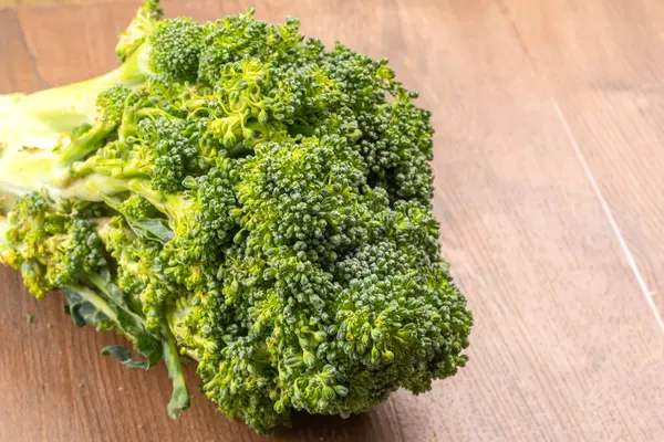 Närbild Broccoli Rustik Stil Gamla Trä Bakgrund — Stockfoto