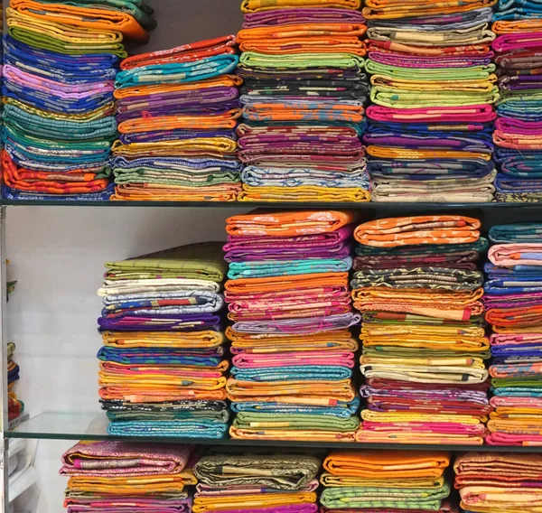 Coloridos Saris Algodón Mangalagiri Bastidores Una Tienda Textil Increíble India — Foto de Stock