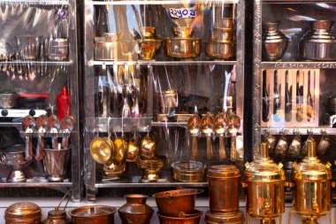 Pune 'daki en büyük ve en ünlü sokak pazarlarından biri olan Tulsi Baug' da çok iyi.