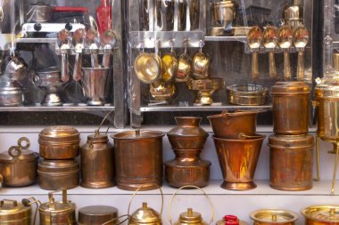 Pune 'daki en büyük ve en ünlü sokak pazarlarından biri olan Tulsi Baug' da çok iyi.