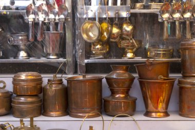 Pune 'daki en büyük ve en ünlü sokak pazarlarından biri olan Tulsi Baug' da çok iyi.