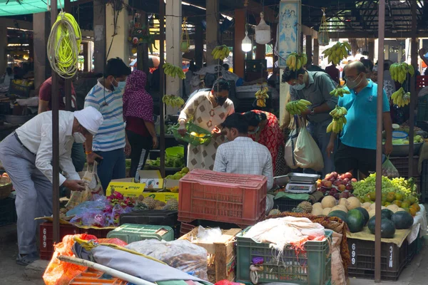 India 2022年2月20日 トゥルシ Tulsi Baug の群衆 プネーで最大かつ最も有名な通り市場の一つ — ストック写真