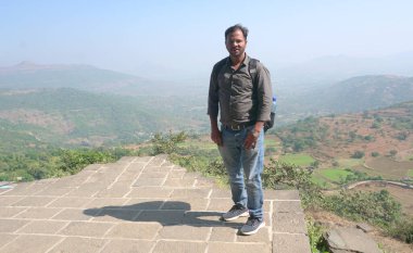 25 Aralık 2021, Pune, Maharashtra Lohagad Kalesi, Maharashtra, Lonavala 'da bulunan insanlar. Nefes kesici mimari bakış açısıyla ünlüdür.