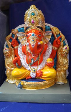 Hint tanrısı Ganesha heykelleri, renklerle kaplandı ve Ganesh Chathurthi 'ye satıldı..