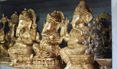 Hint tanrısı Ganesha heykelleri, renklerle kaplandı ve Ganesh Chathurthi 'ye satıldı..