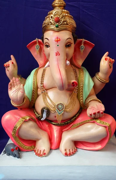 Hinduski Bóg Ganesha Posągi Pokryte Kolorami Sprzedawane Dla Ganesh Chathurthi — Zdjęcie stockowe