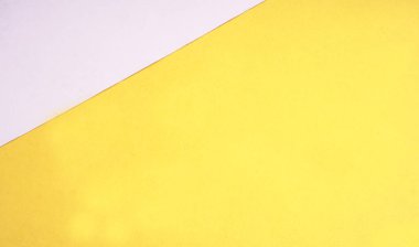 Renkli kağıt arkaplan. Birincil renk kavramı. Açı ve köşegen çizgiler. Üst görünüm düzlüğü kopyalama alanı ile yatıyordu.