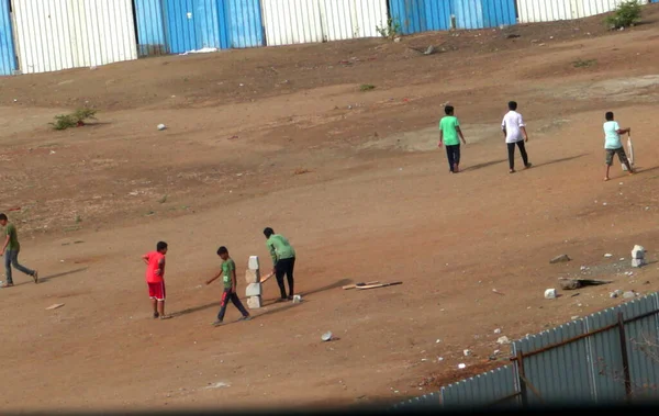 India 23Th June 2022 Indian Men Walking Construction Side Daytime — Fotografia de Stock