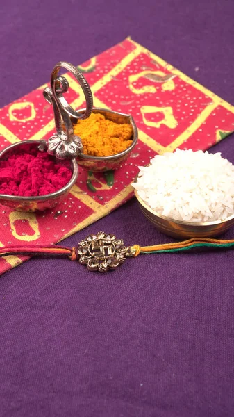 Traditional Indian Bracelet Calls Rakhi Sister Ties Brothers Wrist Ocassion — Stock Photo, Image