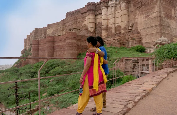 Indian Couple Hill Ancient Temple — 스톡 사진