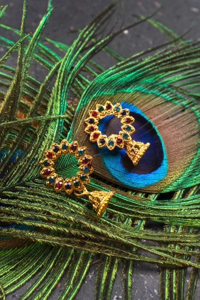 Beautiful Gold Jewelry Peacock Feather — Stockfoto