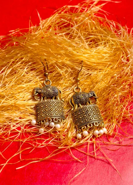 Beautiful Gold Earrings Corn Plant Red Background — Foto de Stock