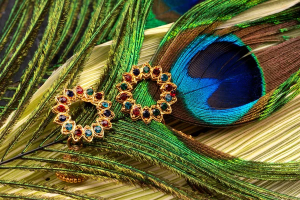 Golden Earrings Peacock Feather — Stockfoto