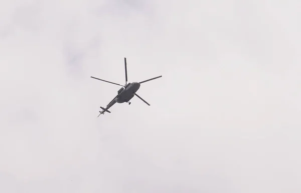 Helikopter Repül Felhős Égen — Stock Fotó