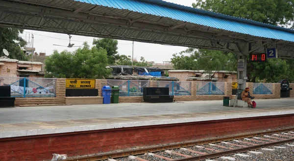 Τυπικός Σιδηροδρομικός Σταθμός Στην Ινδία — Φωτογραφία Αρχείου