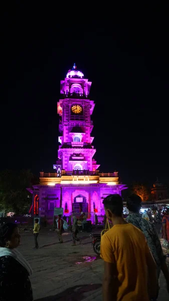 Древняя Башня Фиолетовым Светом Ночью Индии — стоковое фото
