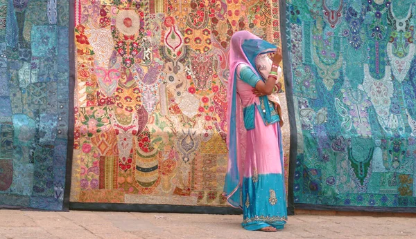 Woman Child Walking Traditional Colorful Carpets Street Indian City — Stok fotoğraf
