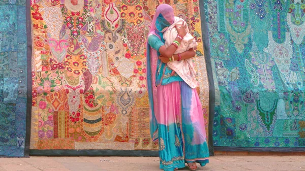 Woman Child Walking Traditional Colorful Carpets Street Indian City — Stockfoto