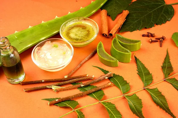 Ginger Aloe Vera Leaves Cosmetic Cream Juice Bowls Orange Background — Zdjęcie stockowe