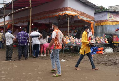 People on typical market in India