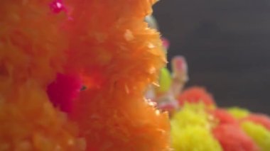 Hindistan 'da renkli ponponlu Ganesha Hindu heykeli