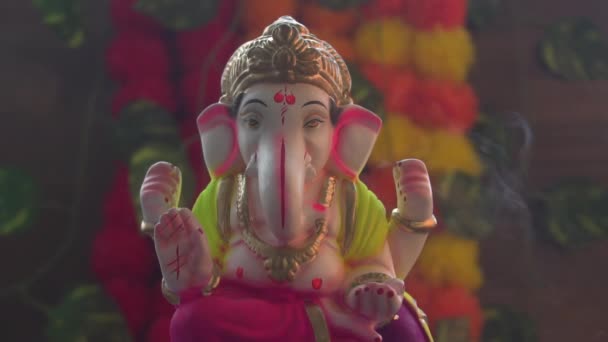 Statue Hindoue Ganesha Avec Fumée Colorée Inde — Video