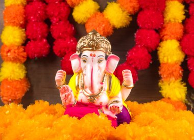 Ganesha Hindu statue in India