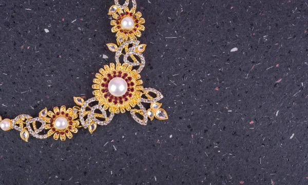Vackra Smycken Halsband Med Ädelstenar — Stockfoto