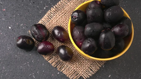 Prunes Sucrées Sur Bol Sac Tissu — Photo