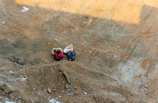 Дві Жінки Сидять Землі Індії — стокове фото