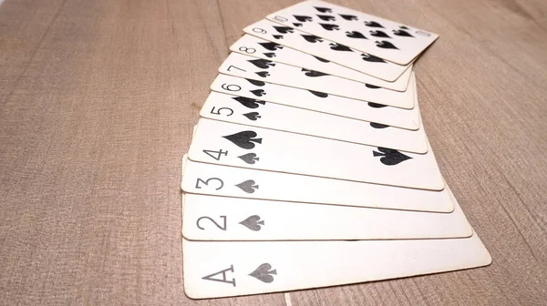Set Spielkarten Auf Holzgrund — Stockfoto