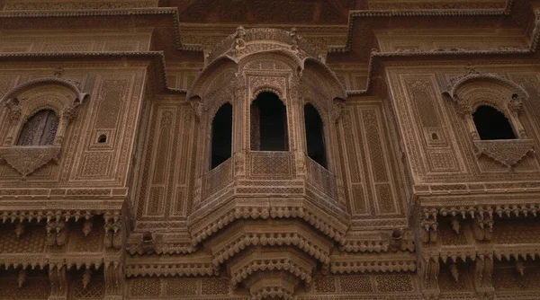 Détails Des Belles Fenêtres Sculptées Bâtiment Patrimoine Rajasthan Calcaire Jaune — Photo