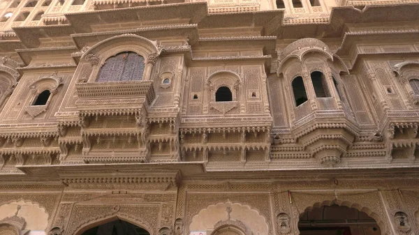Részletek Gyönyörű Rajasthan Örökség Épület Faragott Ablakai Készült Sárga Mészkő — Stock Fotó