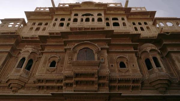 Részletek Gyönyörű Rajasthan Örökség Épület Faragott Ablakai Készült Sárga Mészkő — Stock Fotó