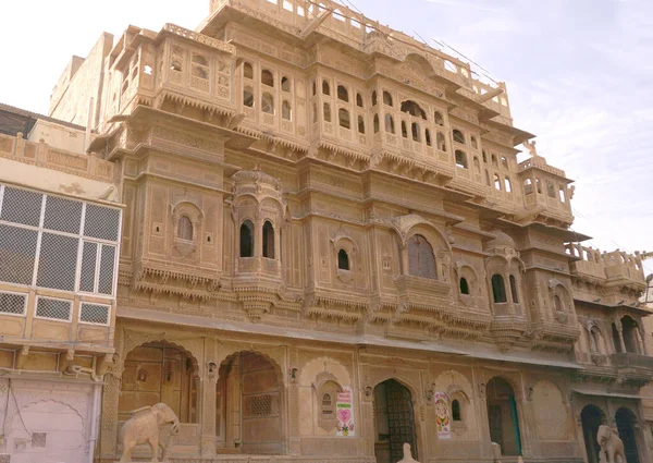 Details Der Schönen Rajasthan Erbe Gebäude Schnitzerei Fenster Aus Gelbem — Stockfoto