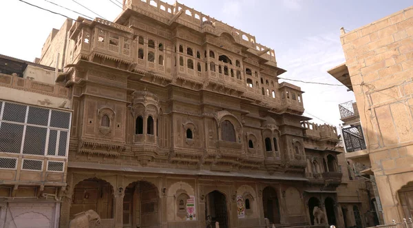 Detaily Krásné Rajasthan Dědictví Budovy Vyřezávání Oken Žlutého Vápence Složitým — Stock fotografie