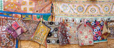 Hindistan 'da Jaisalmer, Rajasthan, Hindistan' da el yapımı yama halı manzarası