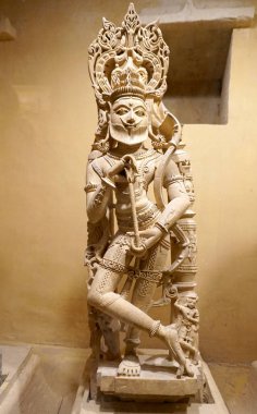 Hindistan, Rajasthan 'daki Jaisalmer Kalesi' ndeki antik Hint tanrısının ruhani heykeli..