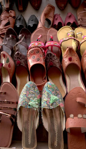 インド市場での靴販売 — ストック写真