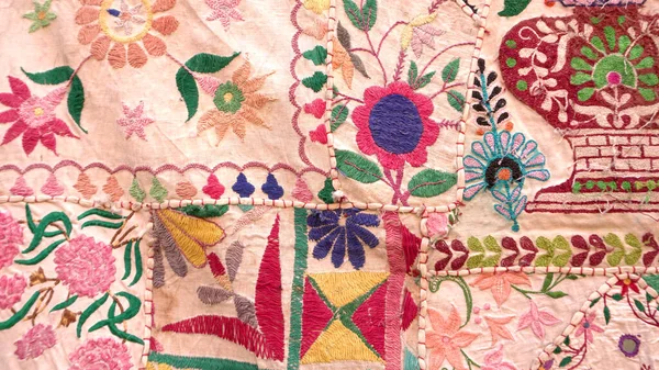 Hindistan 'da Jaisalmer, Rajasthan, Hindistan' da el yapımı yama halı manzarası