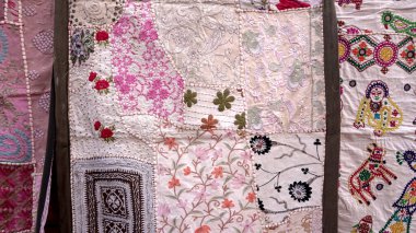 Hindistan 'da Jaisalmer, Rajasthan, Hindistan' da el yapımı yama halı manzarası